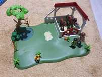 Playmobil zestaw konie z zagrodą na polanie