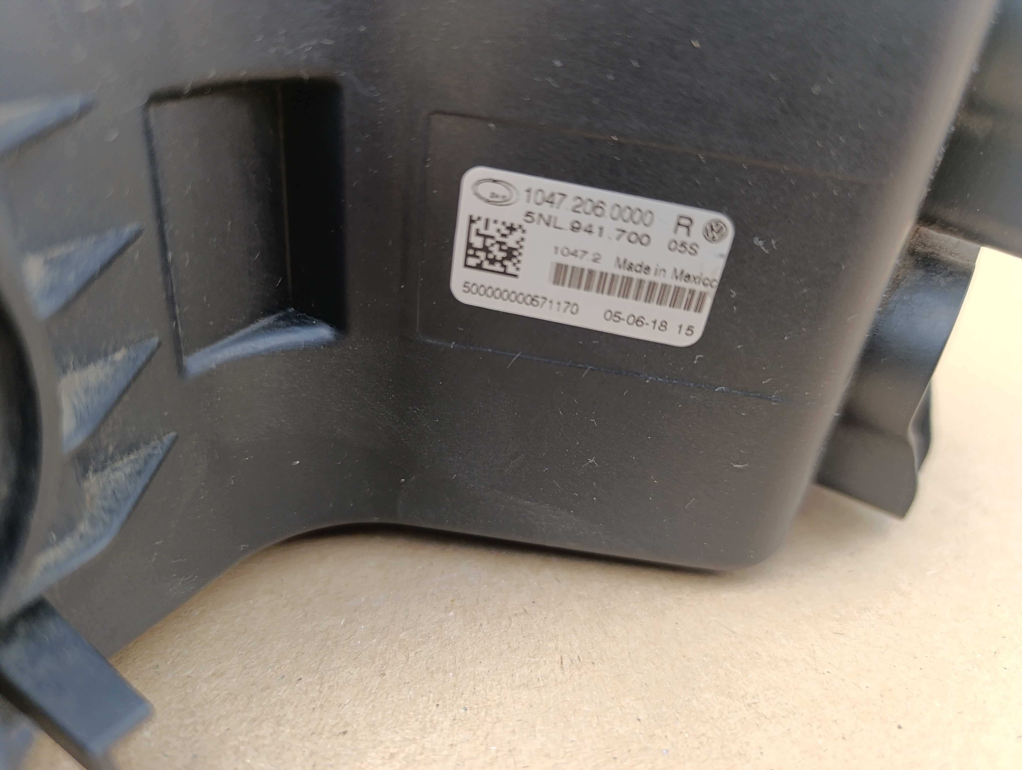 VW Tiguan 2 II ALLSPACE halogen zderzaka prawy idealny 5NL.941.700