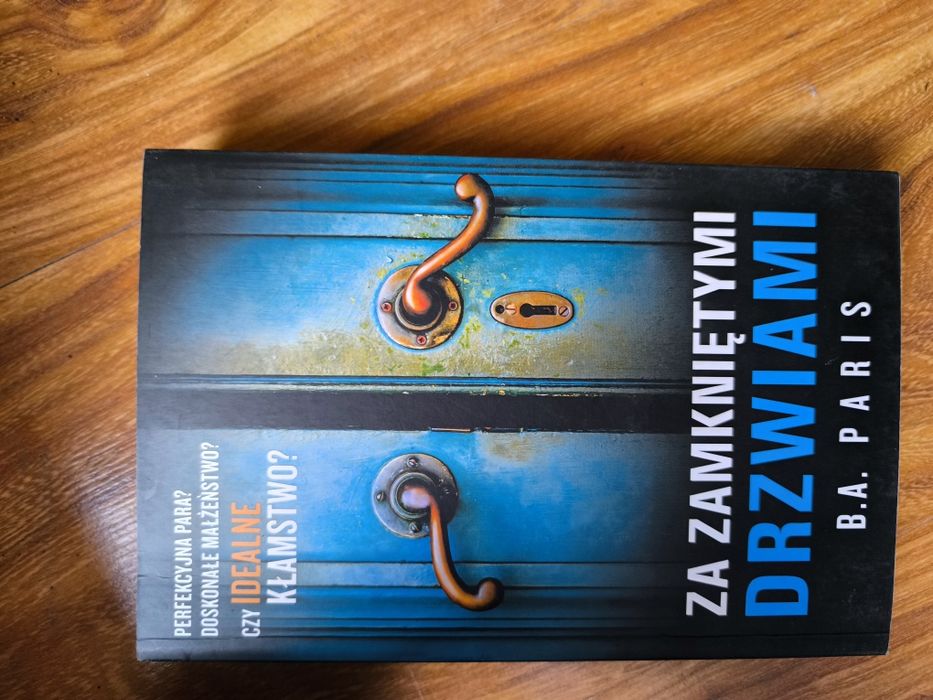 Za zamkniętymi drzwiami