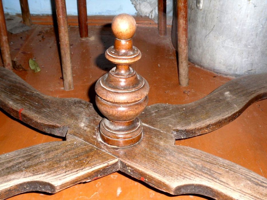 Антикварний дубовий стіл Терміново