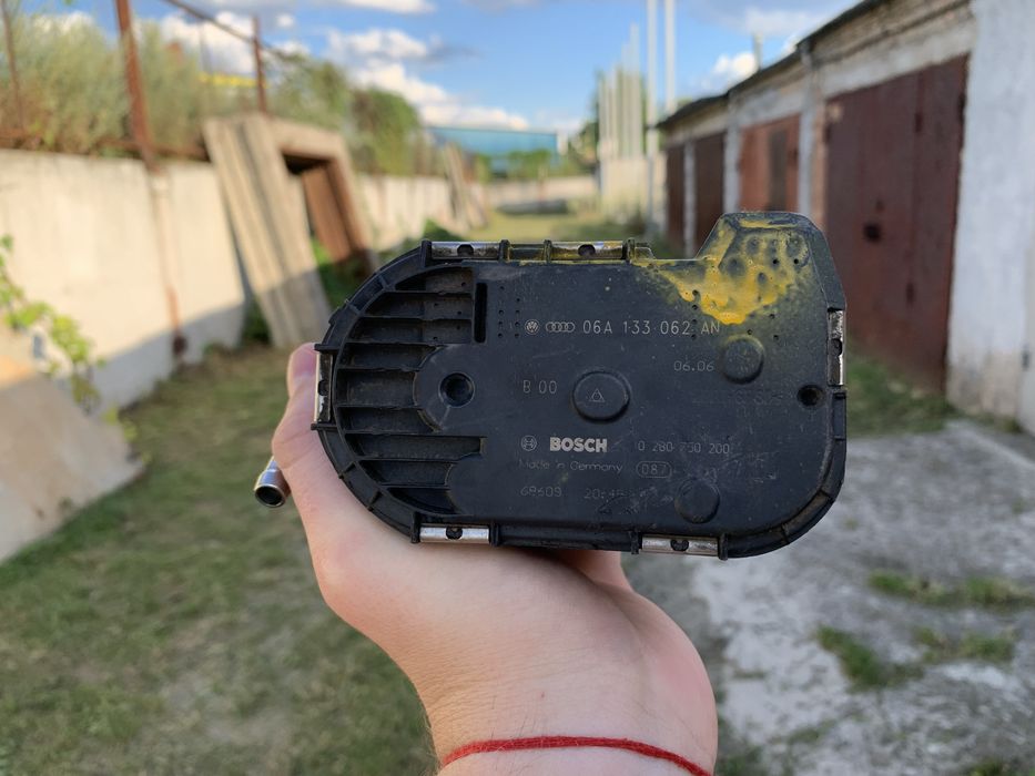Дроссельная заслонка 06a133062an