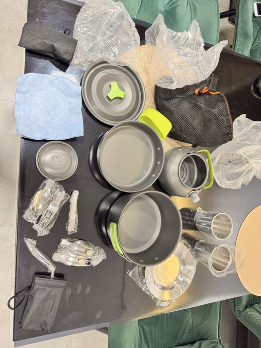 Набір посуду для кемпінгу