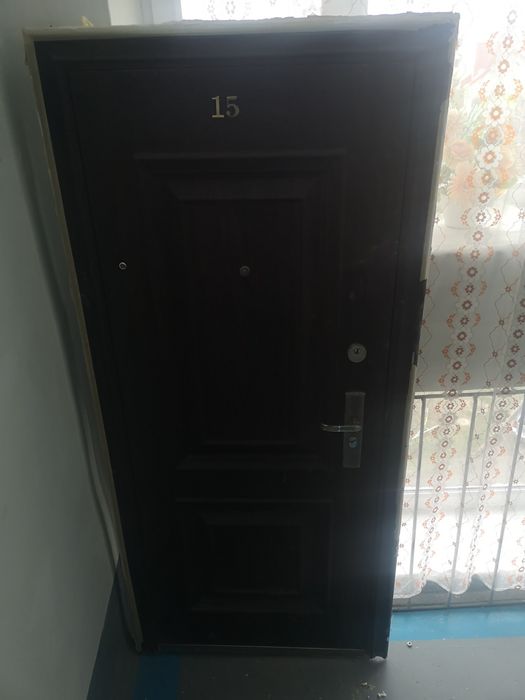 Двері квартирі метал