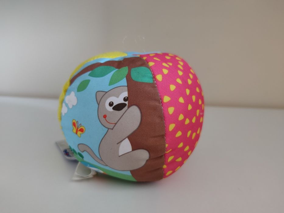 Bolinha Soft bebê com Guizo, marca chicco 
IDADE RECOMENDADA 0m+