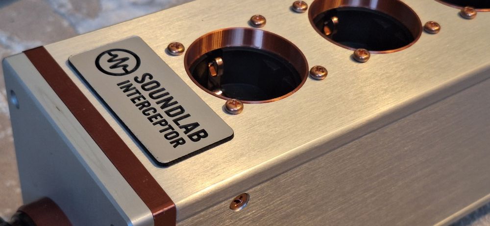Listwa sieciowa zasilająca audio kondycioner  INterceptor