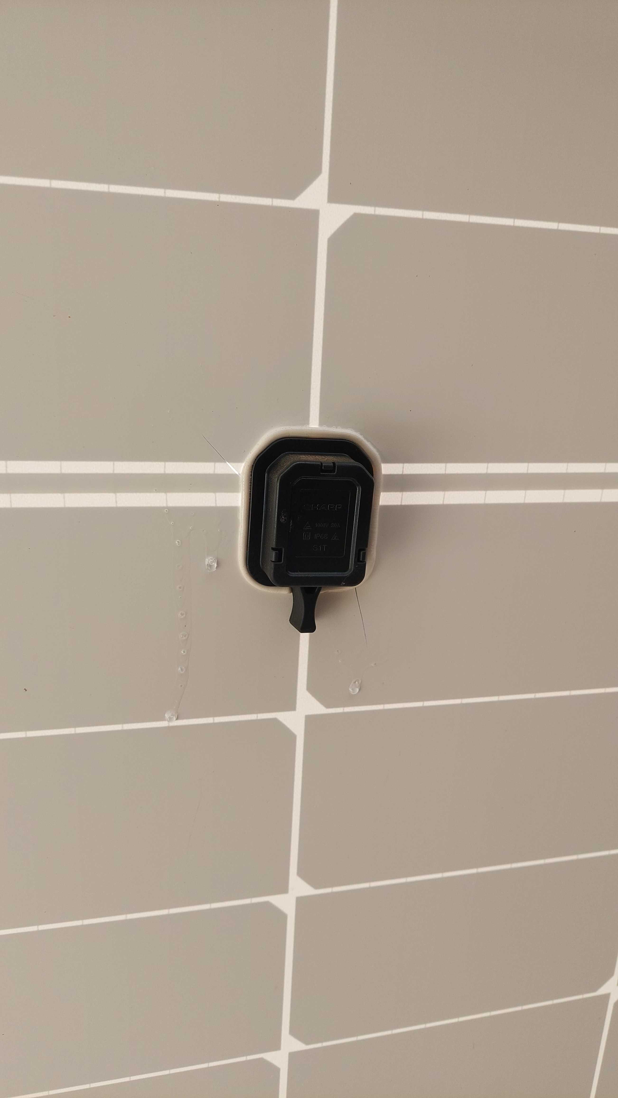 24 painéis de 370W cada.