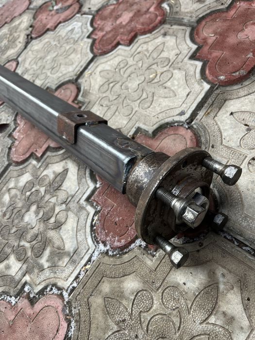 Вісь прицепа легкового