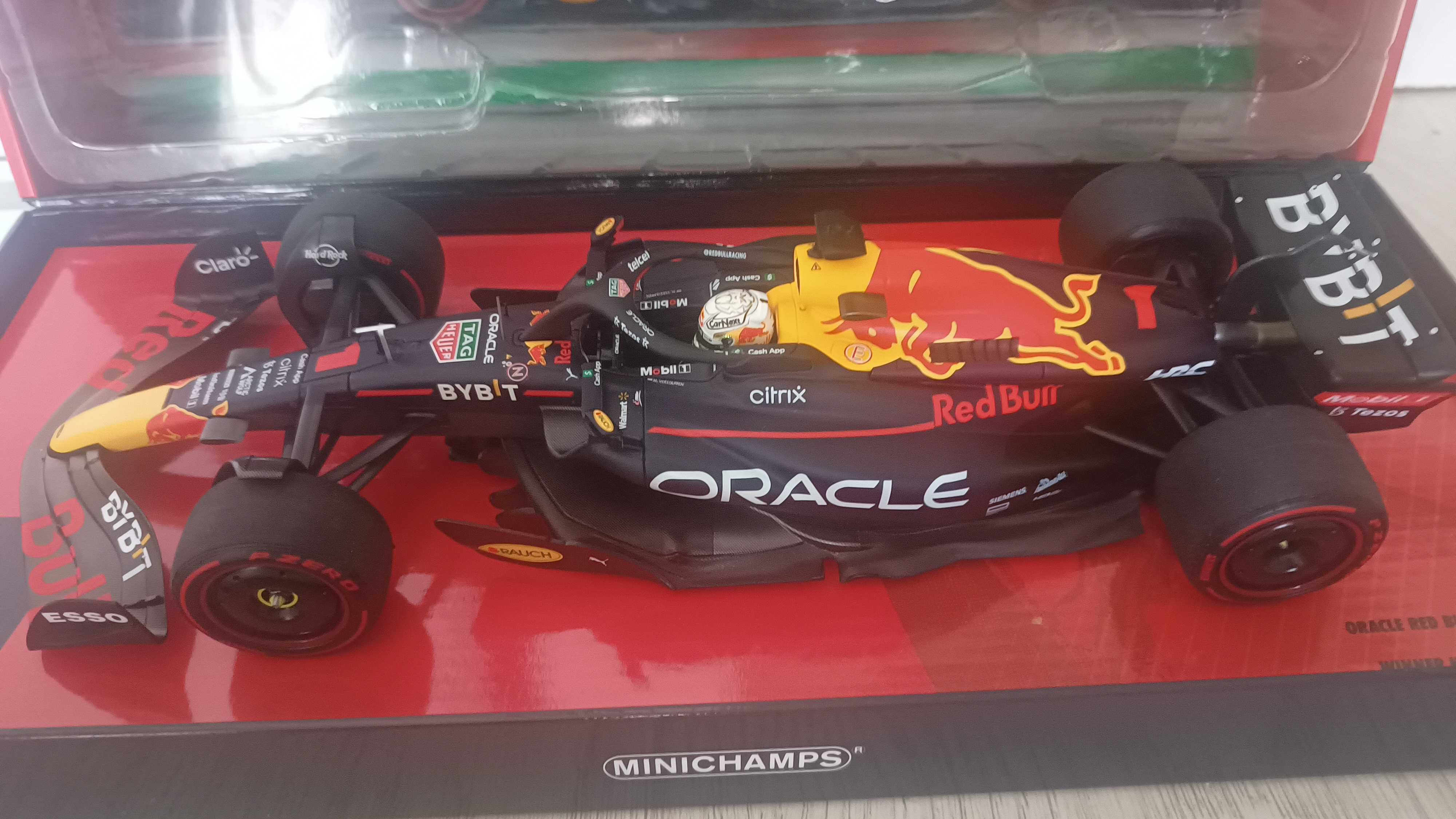 Model F1 RB18. M.Verstappen WC 2022. Minichamps 1:18