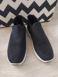 Buty czarne wsuwane 38