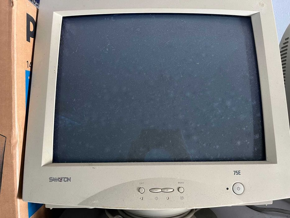 Monitor - Samtron 75E