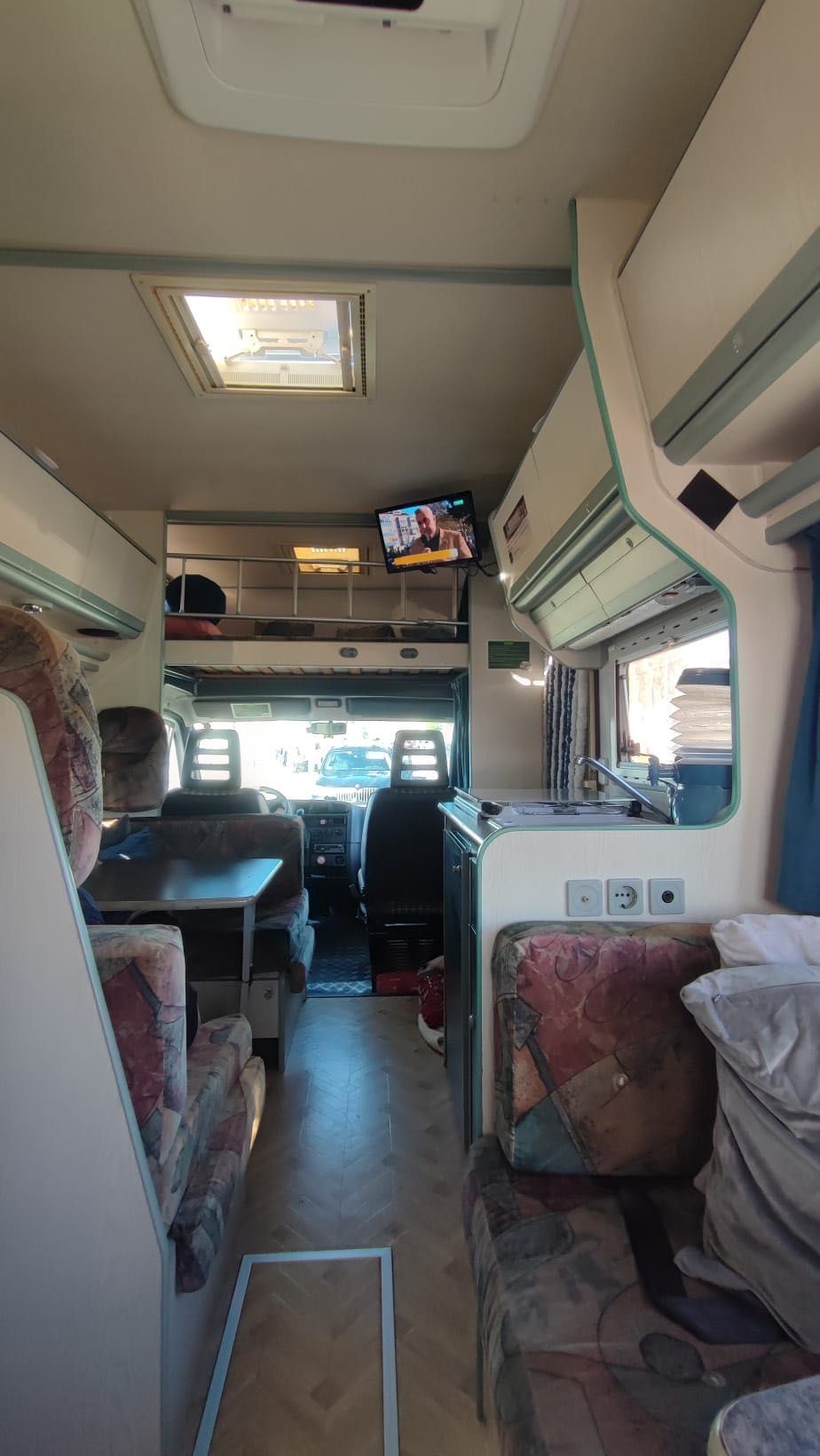 Autocaravana Familiar à Venda: Aceito retoma, Pronta para Novas Aventu