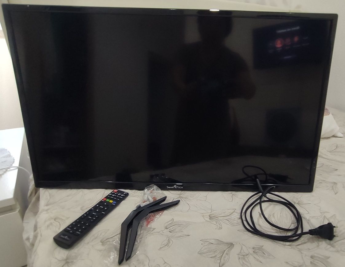 Televisão LED 32" SmartTech HD | Caixa Original + Comando | 100€