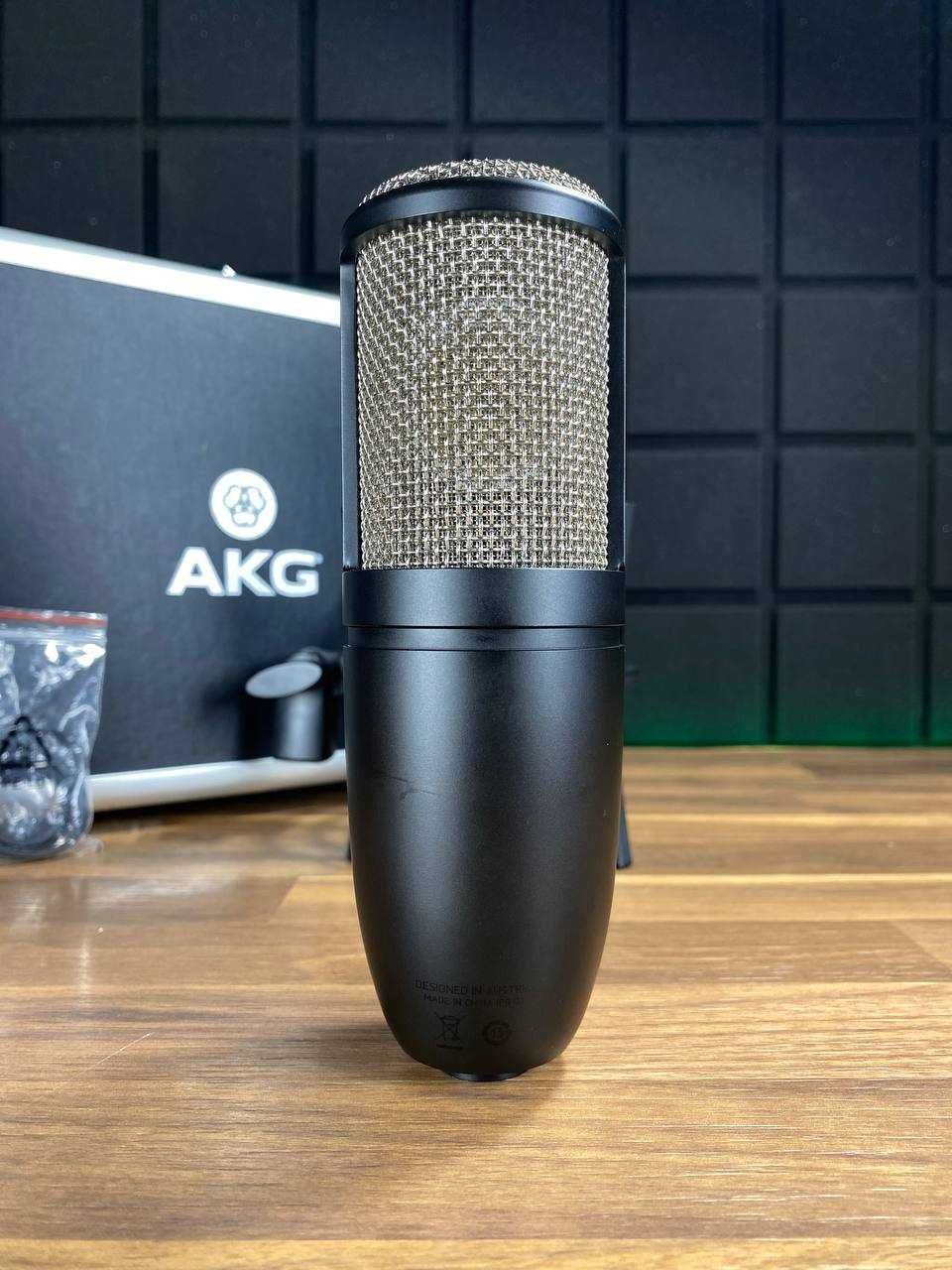 AKG Perception P220