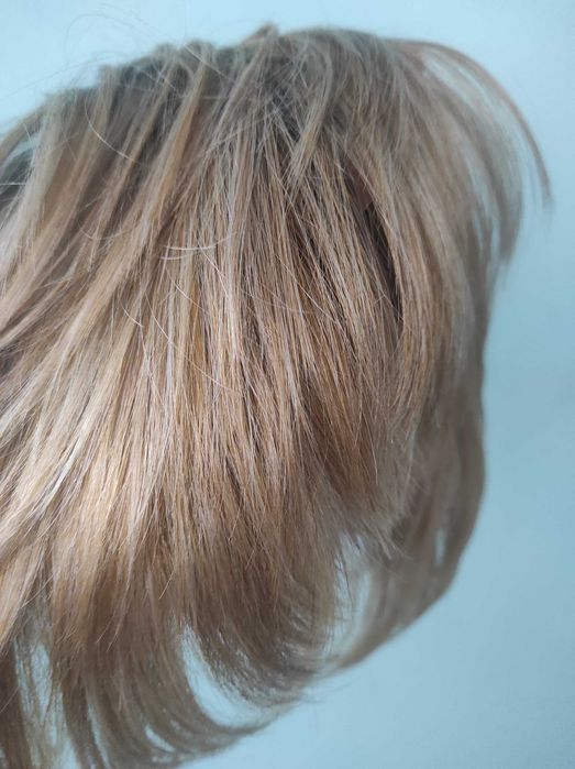 Peruka syntetyczna blond REVLON Wigs