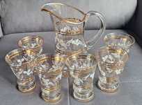 Jarro + 6 copos para água ou refresco motivo floral e friso dourado