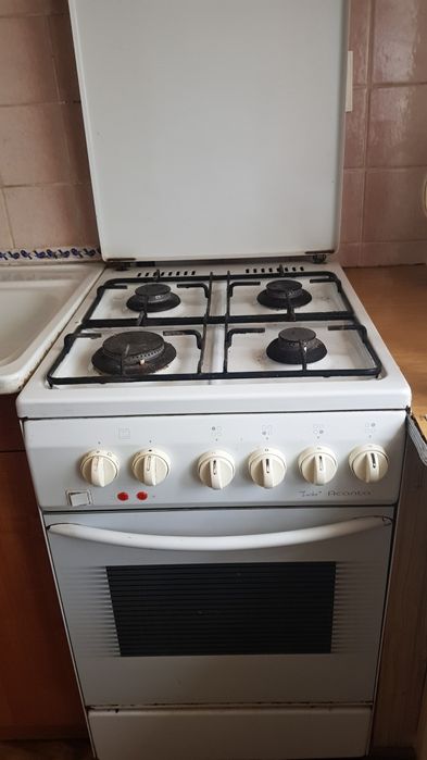 Sprzedam kuchenke gazowo elektryczną
