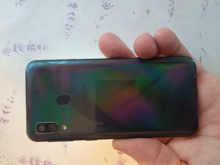 Продається телефон Samsung A40