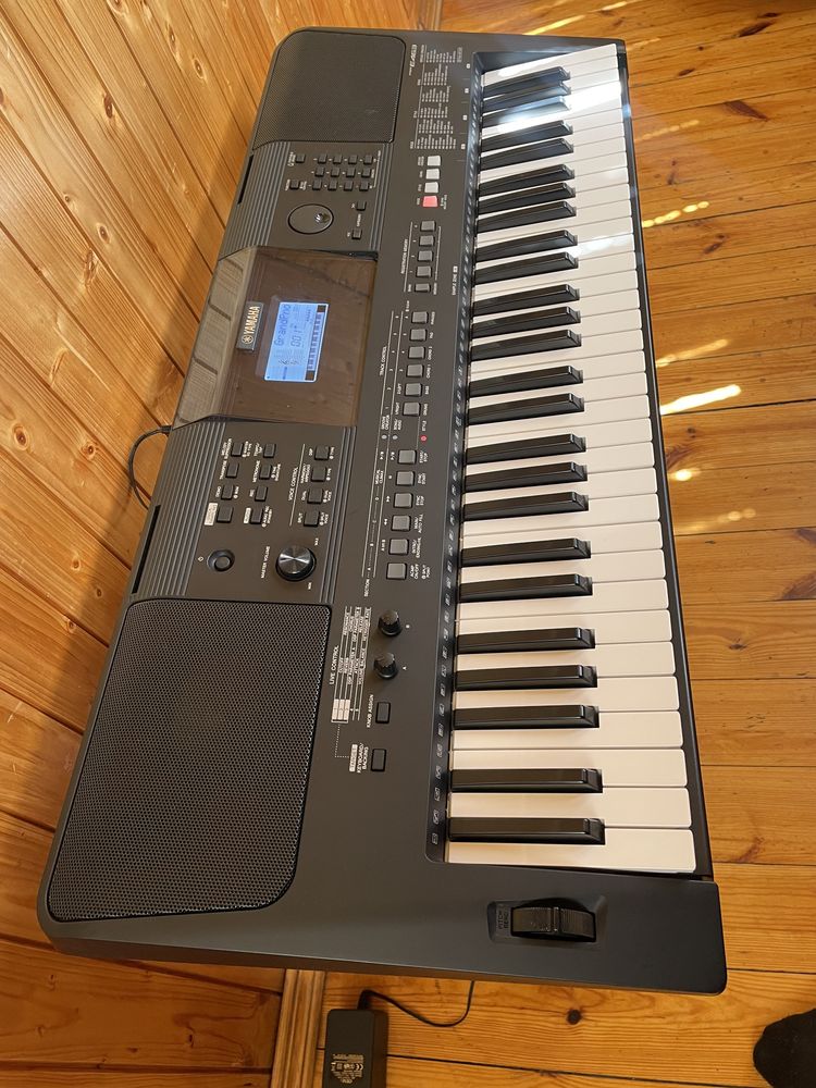 Синтезатор Yamaha PSR-E463 + блок питания + чехол RockBag