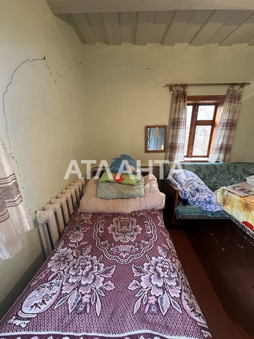 Будинок з комунікаціями, центр села, 60 м2, + господарство