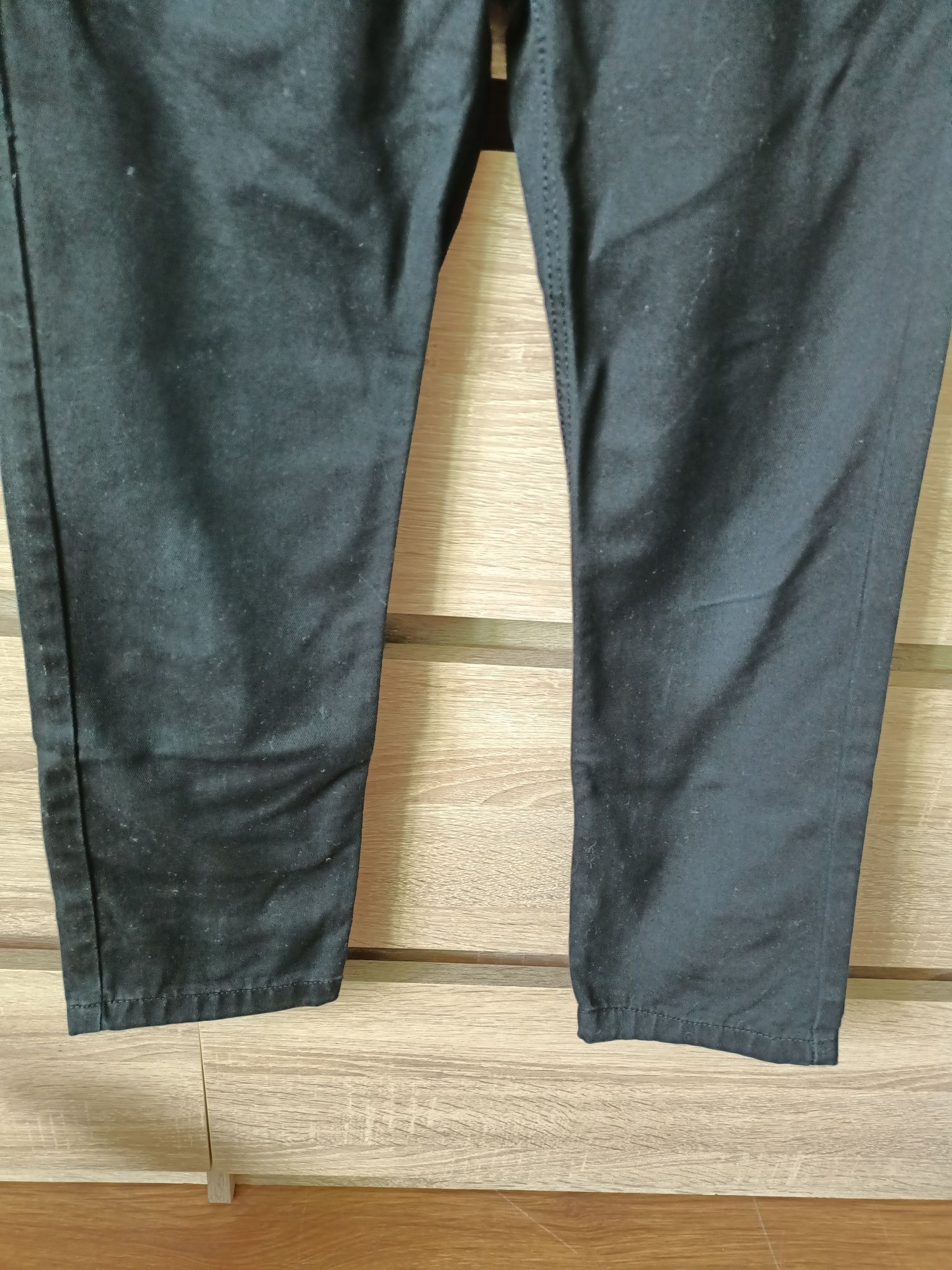 Czarne spodnie jeansy chinosy H&M 122cm gładkie eleganckie
