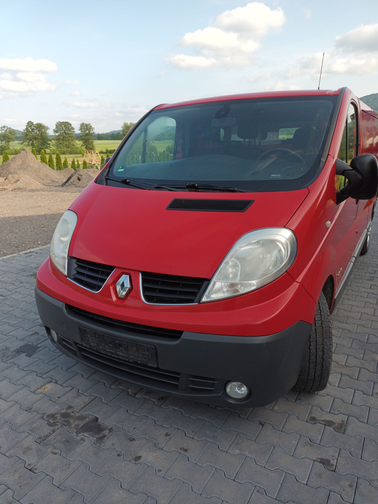 RENAULT  TRAFIC rok.2011 klimatyzacja czujnik parkowania wersja long .
