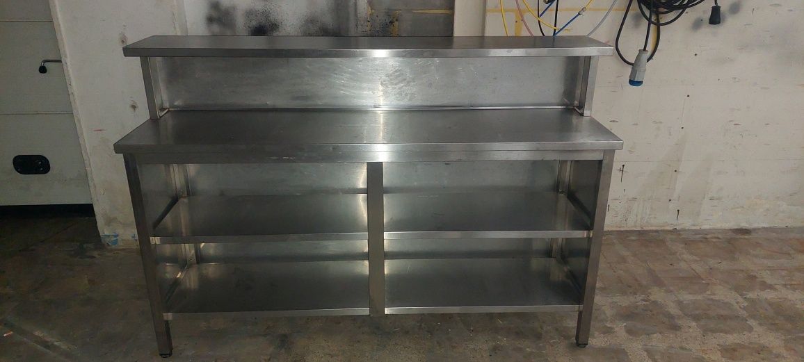 Movel em inox com bescosso de cavalo