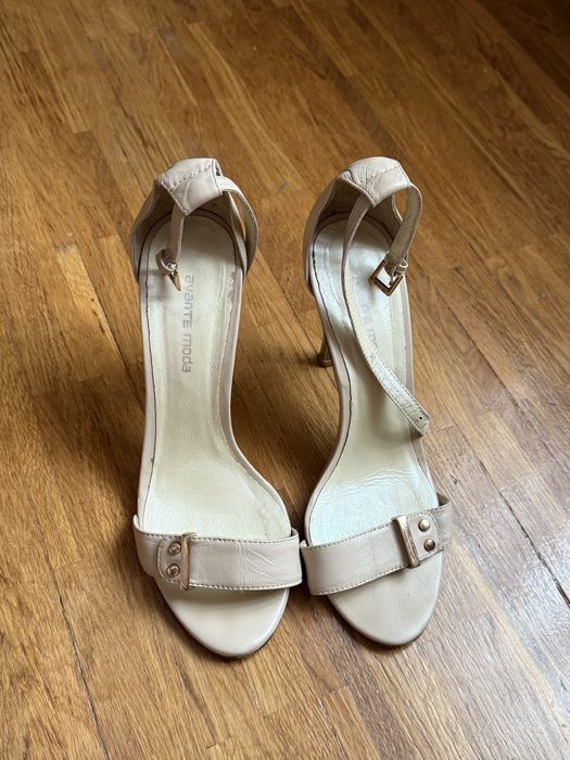 Отдам бесплатно туфли 37 размер