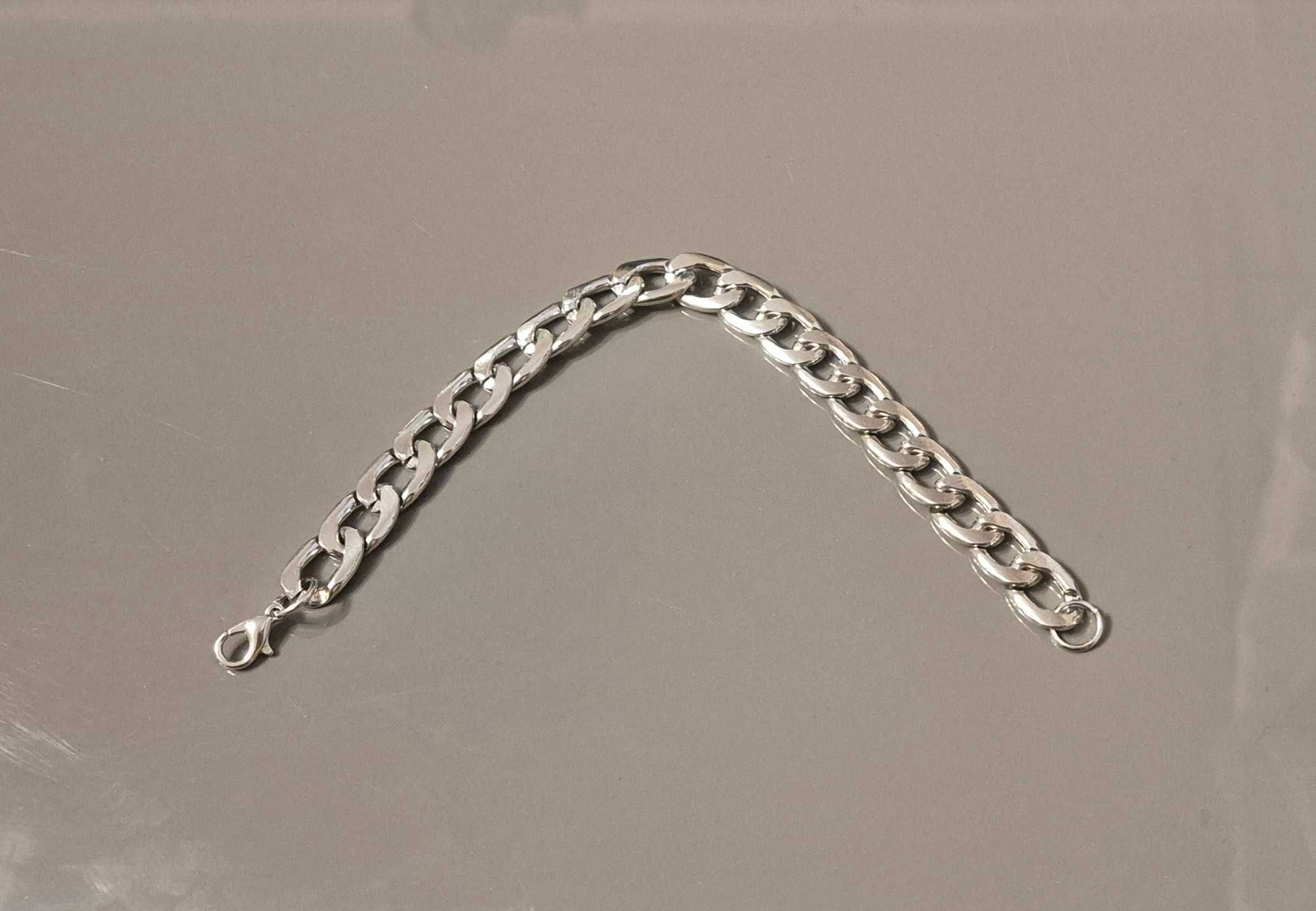 Męski łańcuszek na rękę keta metalowy w kolorze srebra