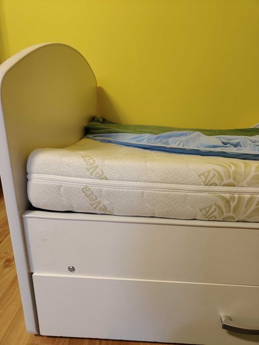 Łóżko dziecięce z nowym materacem