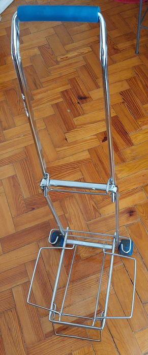 Suporte de rodas desdobrável, para transporte de volumes, malas etc