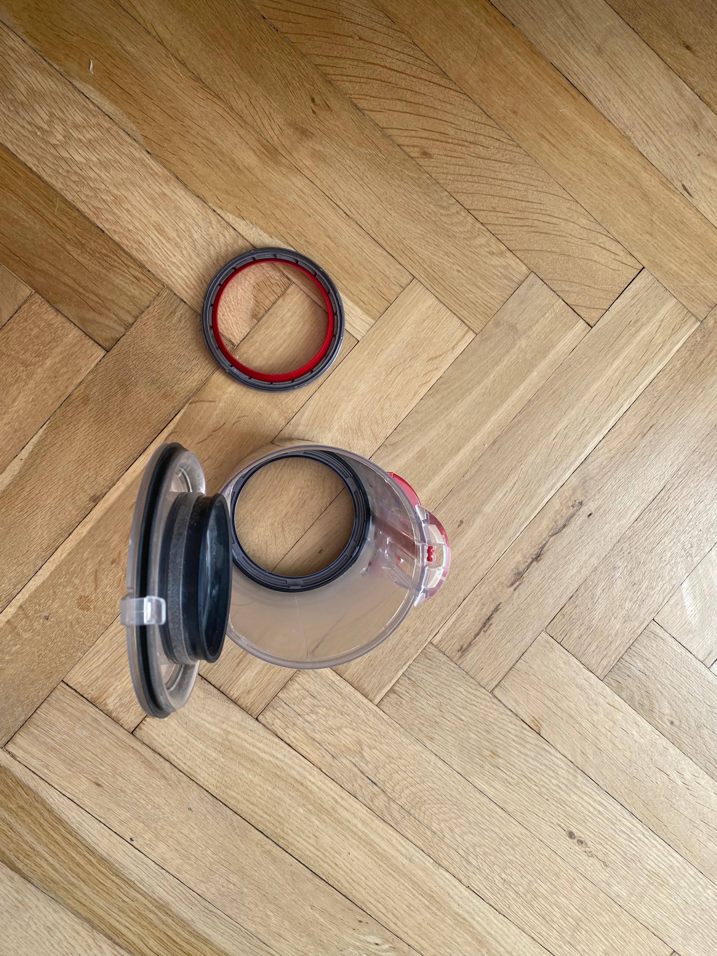 Pojemnik Dyson V10 USZKODZONY
