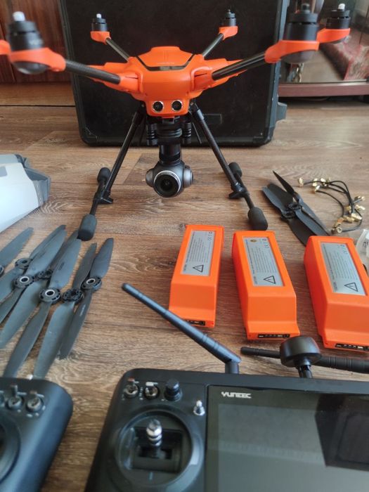Дрон  YUNEEC H520