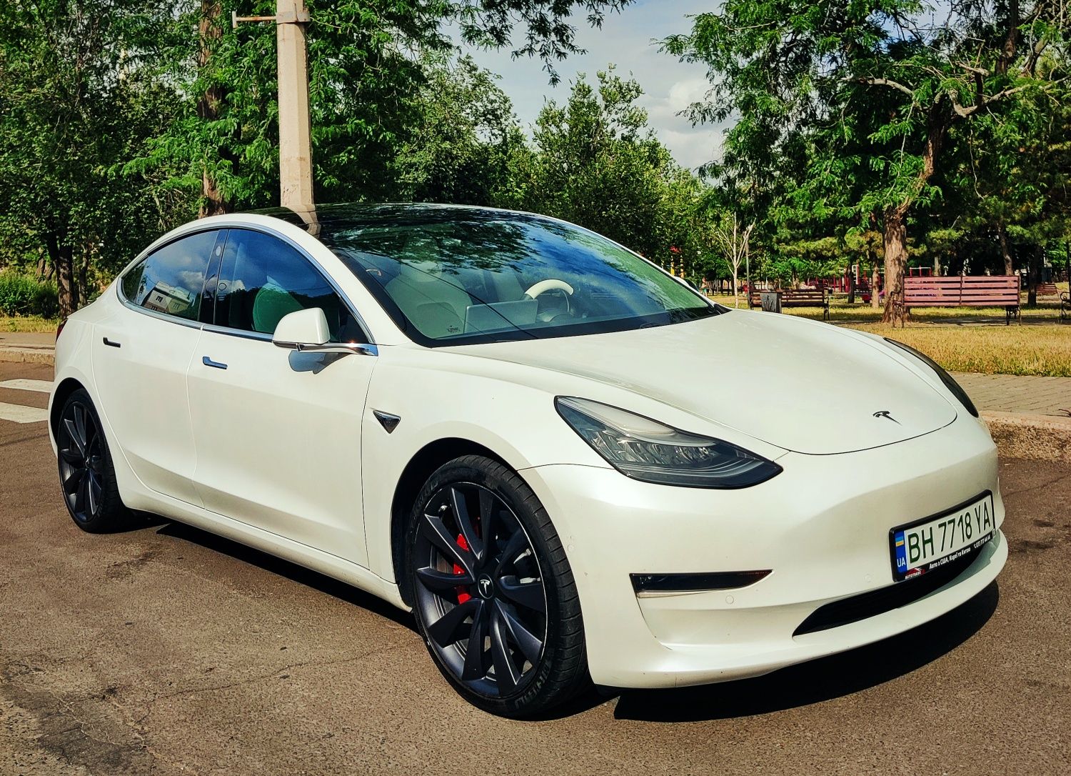 Tesla Model 3 Performance 2020рік 408 км запас ходу , швидка зарядка.