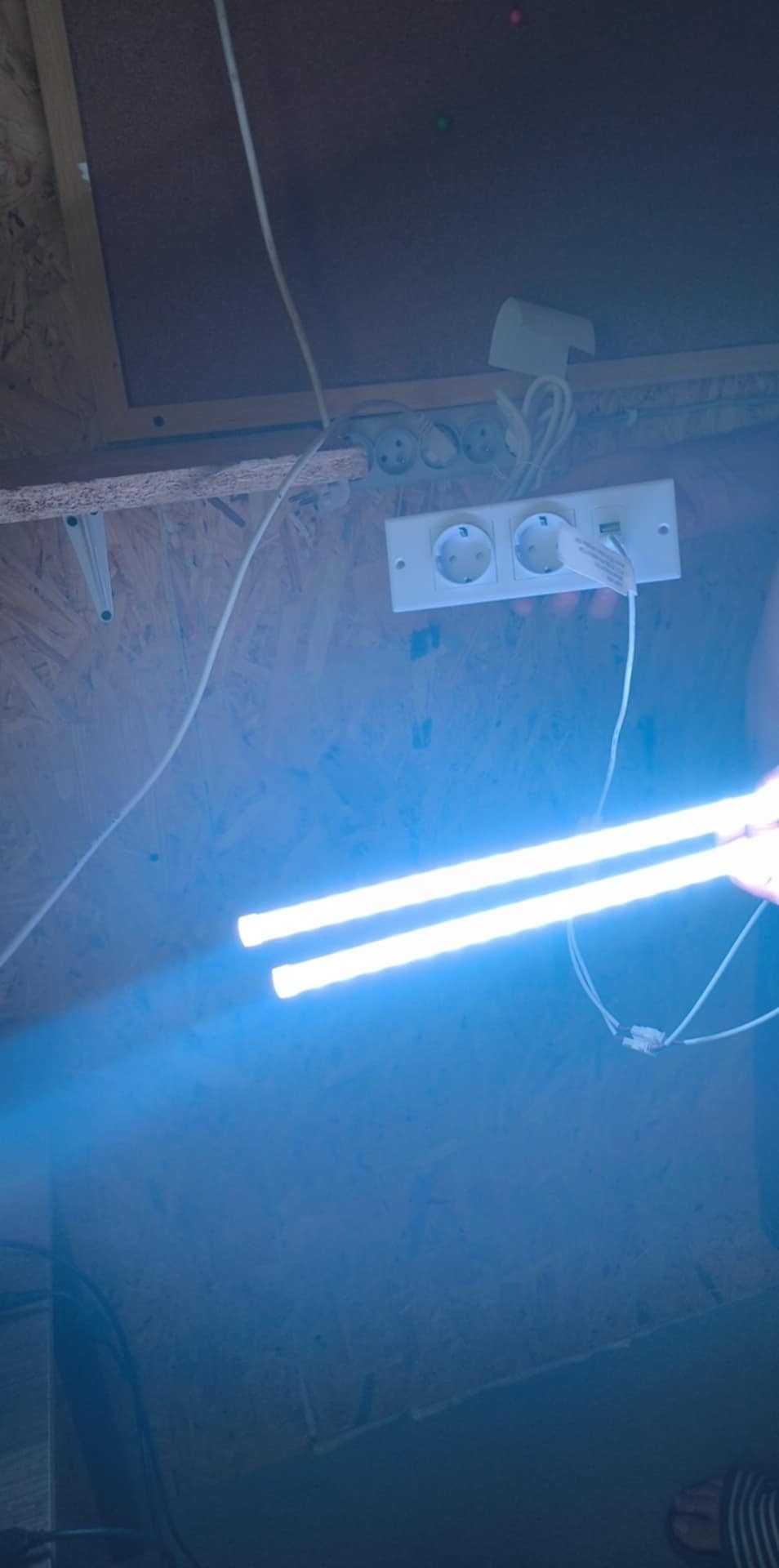 Stolik nocny z oświetleniem LED z gniazdkiem i portami USB POWYSTAWOWY