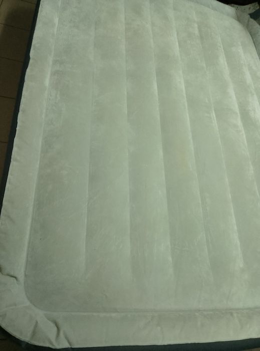 Materac dmuchany dwuosobowy INTEX 195x145x50 cm wbudowana pompka