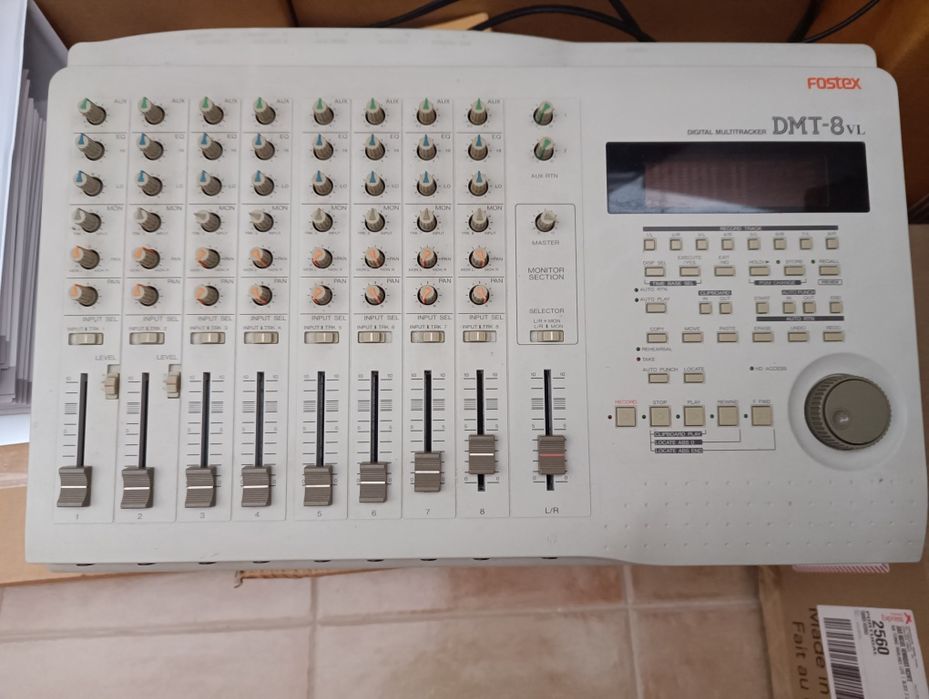 Mesa de mistura fostex DMT-8VL