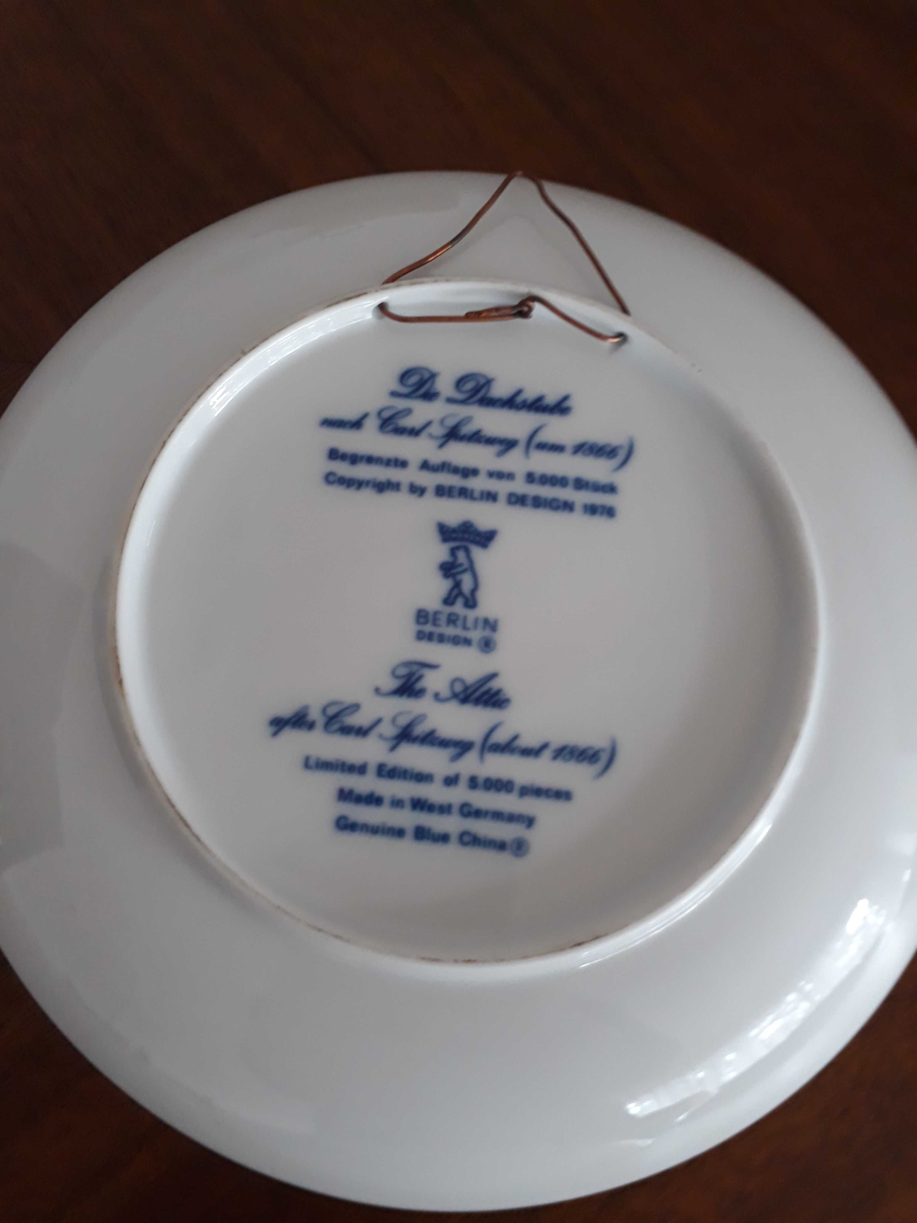 Ozdobne talerze niebieska porcelana Berlin Design