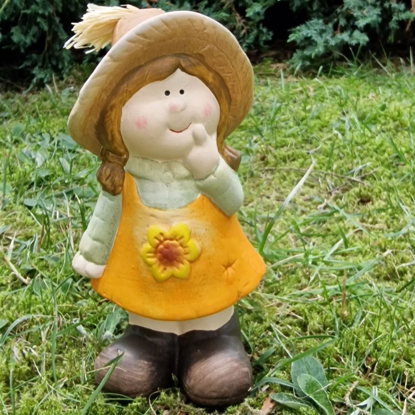 Figurka jesienna dziewczynka w kapeluszu