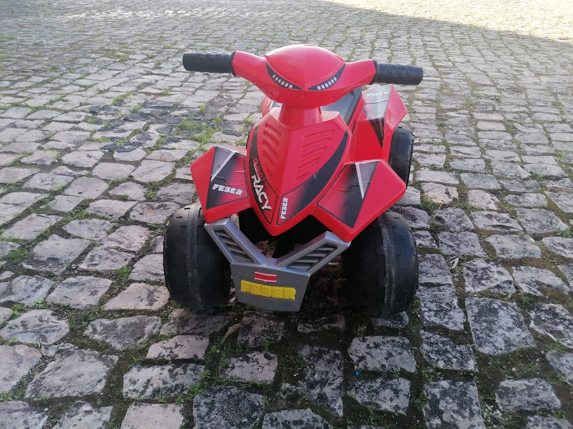 Moto 4 Elétrica Quad Racy Feber 6V 18M+