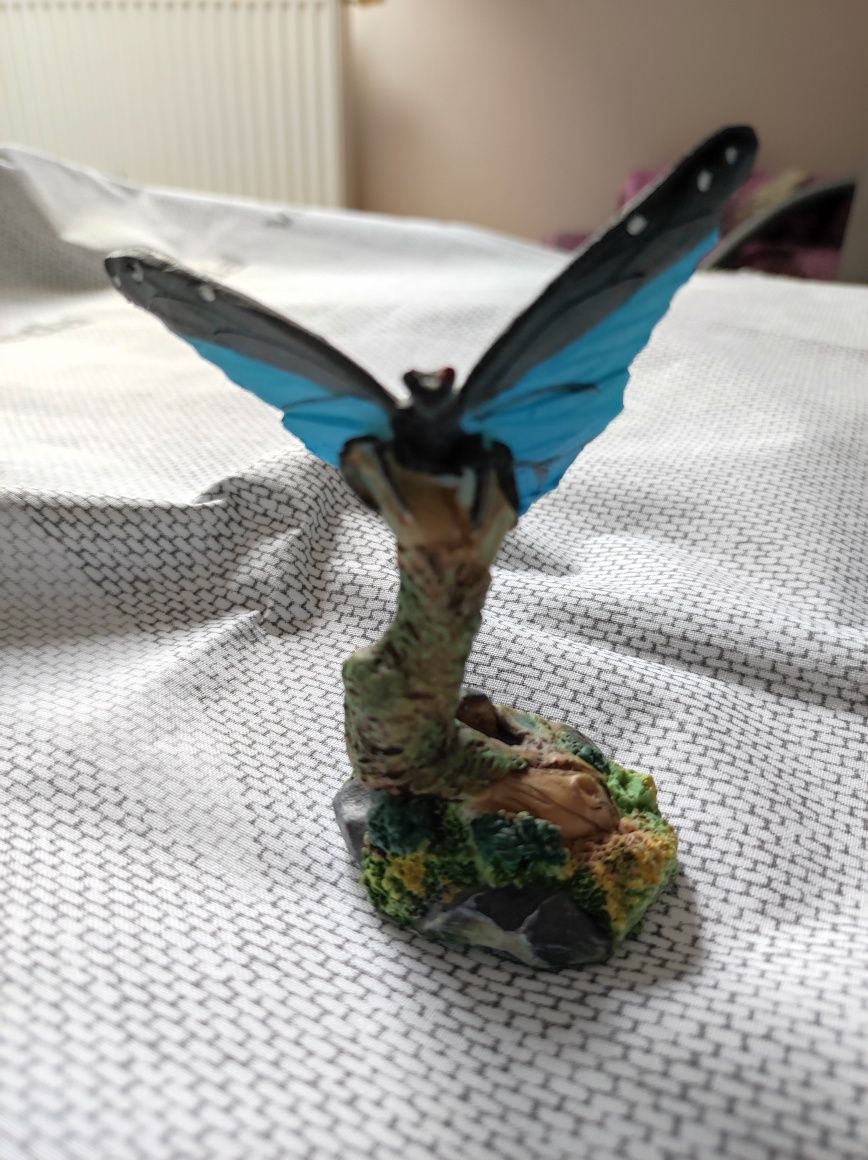 Niebieski motyl figurka
