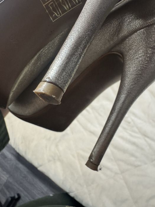 Туфлі ,  натуральна кожа , гарний стан , дуже яскраві