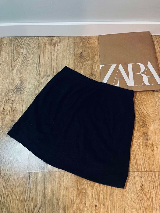 Czarna materiałowa spodniczka mini elegancka S