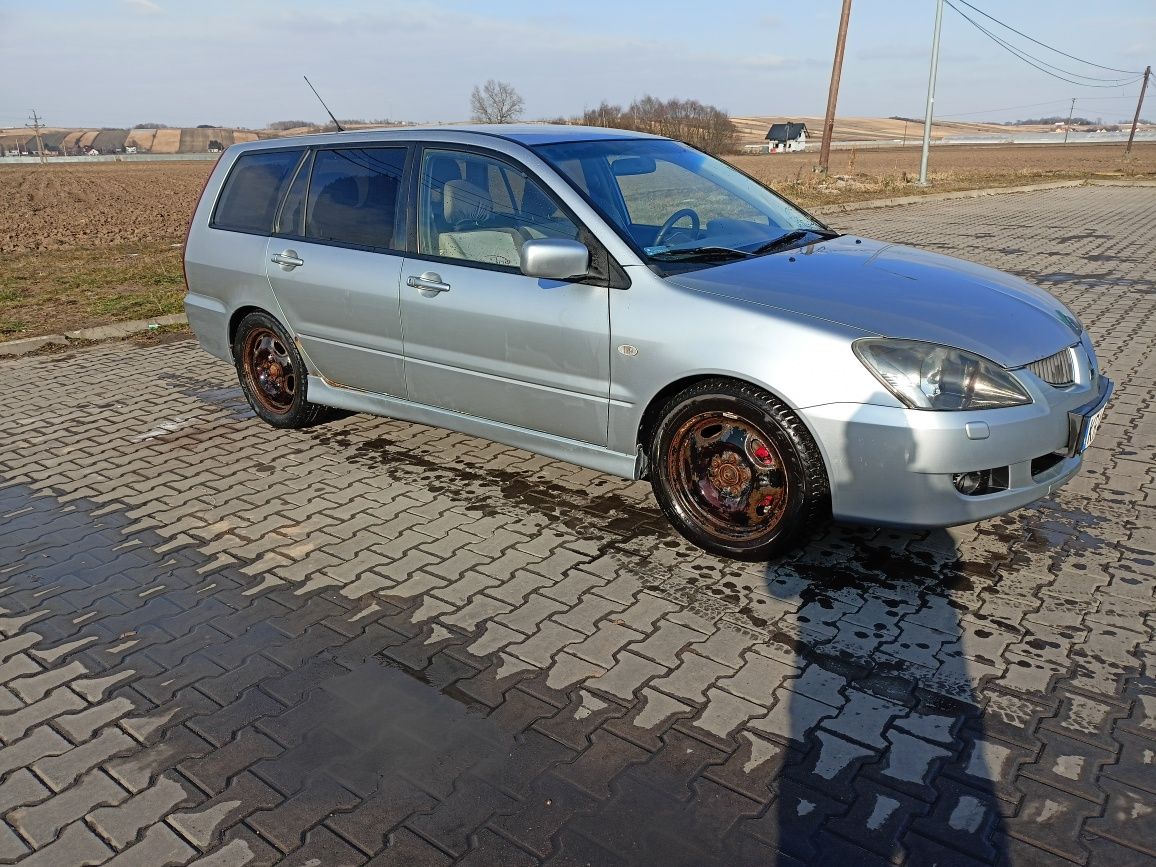 Sprzedam samochód Mitsubishi Lancer combi 2004