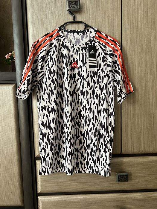 Чоловіча оригінальна нова футболка Adidas S розмір