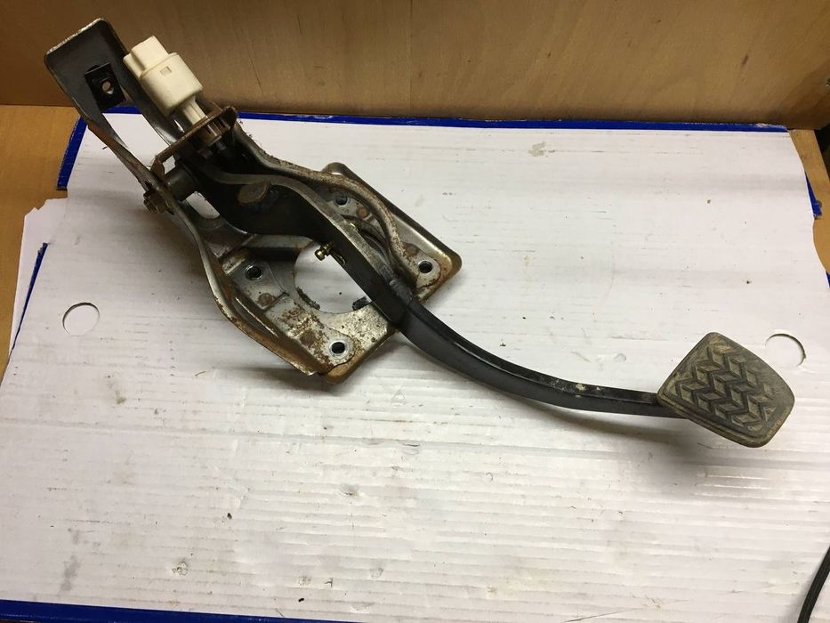 Педаль гальма тормоза с датчиками тойота авенсис т25 дизель 2.0 мкпп