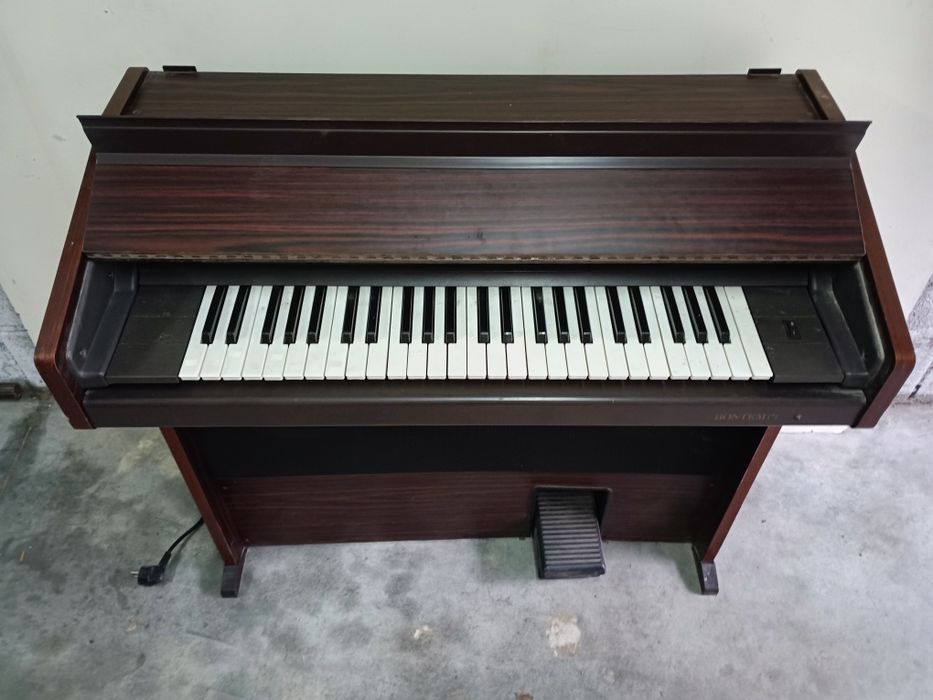 Móvel com órgão /piano MARCA BONTEMPI, antigo em madeira
A funcionar p