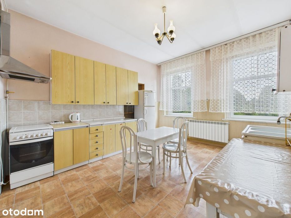 Przestronne 2 pokoje z garażem i ogródkiem.