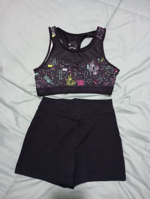 Roupa de menina em bom estado