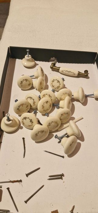 Uchwyt/gałka do szafki