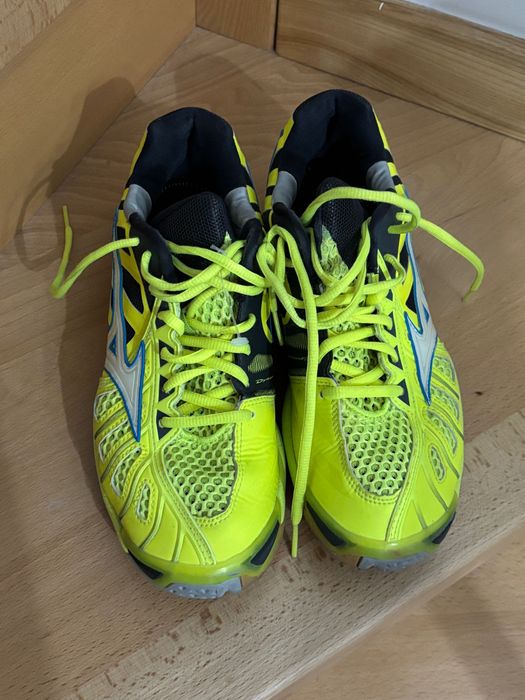 Mizuno Wave Tornado 41 игровые зальные кроссовки волейбольные яркие